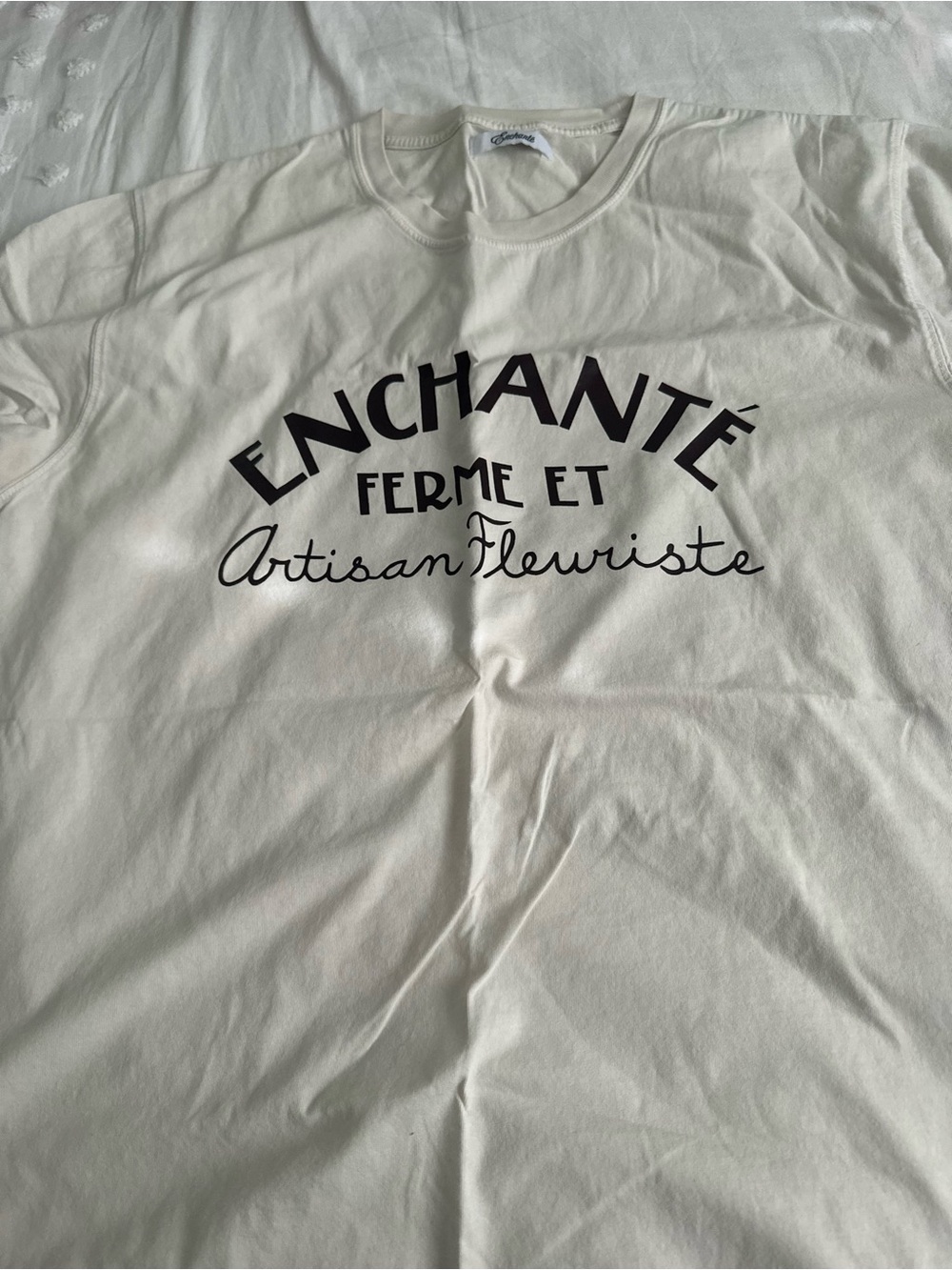 Unbranded Enchanté White Graphic Short Sleeve Tee